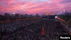 برگزاری مراسم مذهبی اربعین در کربلا، از شهرهای مقدس شیعیان، در عراق - آرشیو