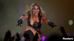 3일 슈퍼볼 경기에서 공연을 펼친 미국 여가수 비욘세.