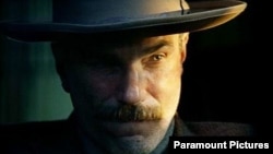 دنیل دی لوئیس در «خون به پا خواهد شد» از پال تامس اندرسن