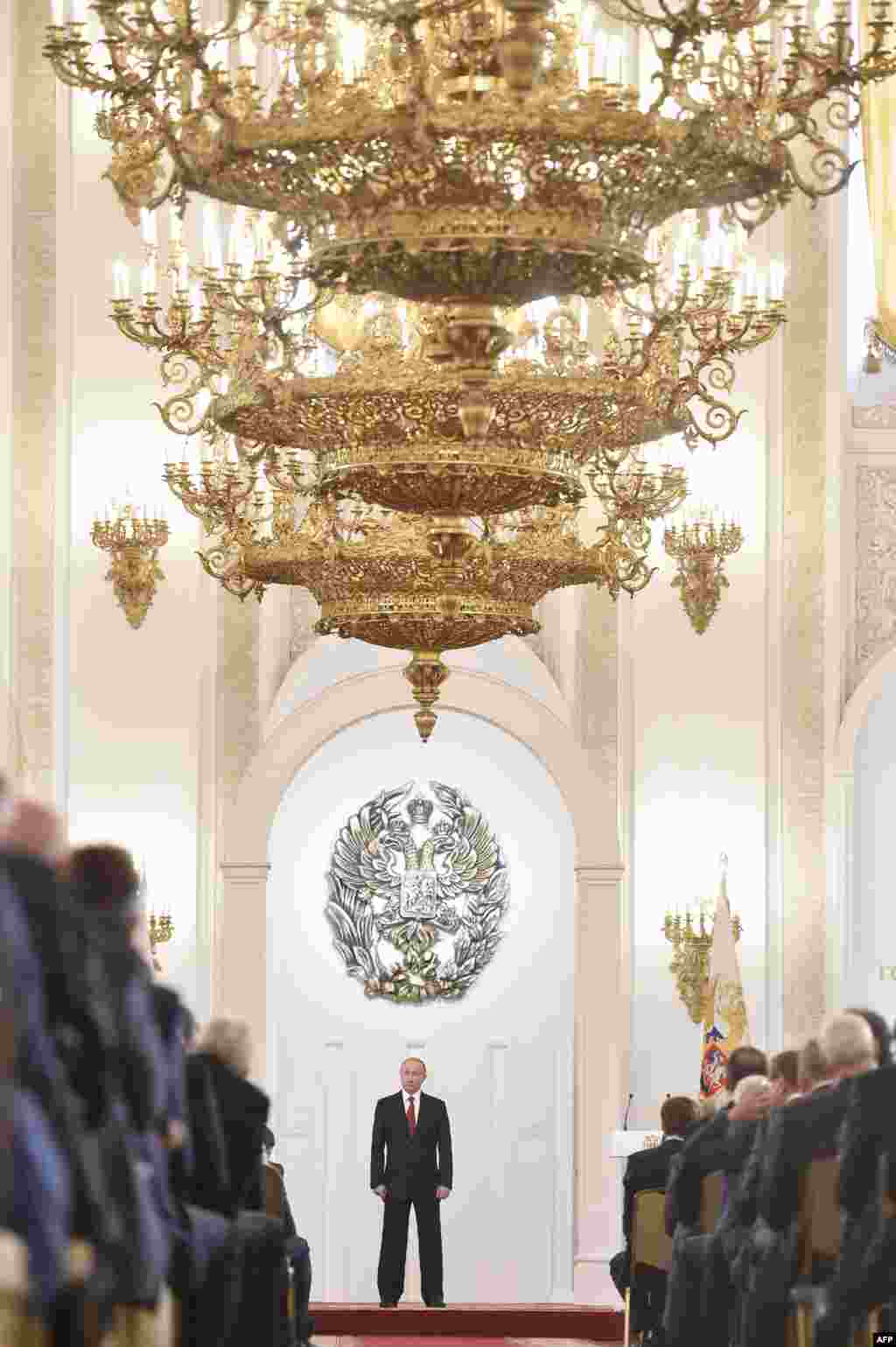 Presiden Rusia Vladimir Putin pada peringatan &#39;Hari Rusia&#39; di Istana Kremlin, Moskow.