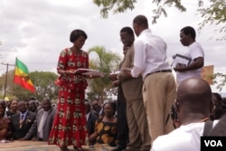 Parliamentarian Juliana Lunguzi receives the petition against easing abortion restrictions in Lilongwe, Malawi, Dec. 6, 2016. (L. Masina/VOA)