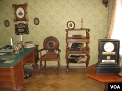 圣彼得堡俄国作家陀思妥耶夫斯基故居博物馆。（美国之音白桦拍摄）