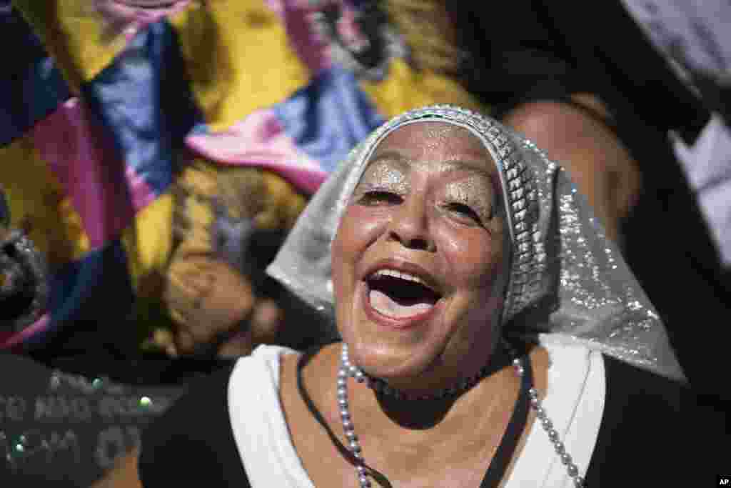 Parada das &quot;Carmelitas&quot; no Rio de Janeiro, Brasil, Fev. 13, 2015.