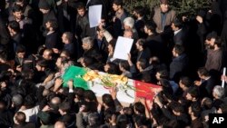14일 이란 테헤란에서 거행된 이란 군사령관 핫산 샤테리의 장례식.