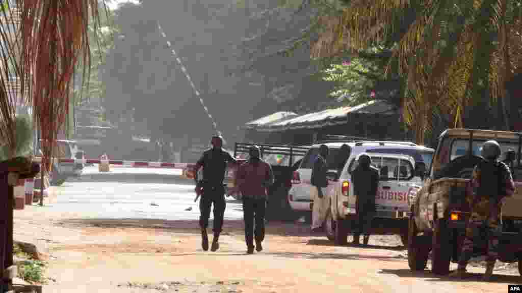 አባላት ጸጥታ ማሊ ነቲ መጥቃዕቲ ዘጋጠመሉ አከባቢ ይቆጻጸሩ