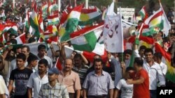 Yüzlərlə İraq kürdü nümayiş keçirib