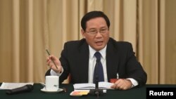 中共二号人物、可能出任总理的李强在担任中共江苏省委书记时在全国人大会议分组会上讲话（资料照片，2017年3月7日）