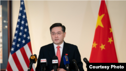 中国驻美大使秦刚2021年7月28日在抵达华盛顿的当天召集记者会（来自秦刚的推特账号）