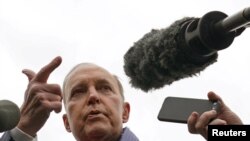 白宫经济顾问库德洛2018年4月6日见记者（路透社）