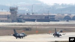 Latihan militer jet tempur AS di basis angkatan udara di Osan, Korea Selatan. (Foto: Dok)