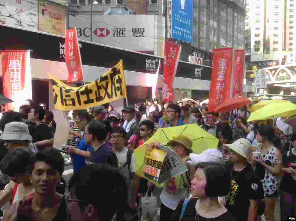 数以万计港人参与“后政改”七一大游行（美国之音海彦拍摄） 