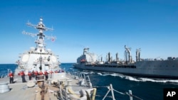 Брод на иранската морнарица испукал истрели за време на вториот обид за заплена, изјави портпаролот на петтата флота на морнарицата, Тимоти Хокинс.