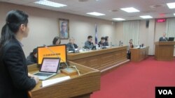 台湾立法院外交及国防委员会3月8号质询的情形(美国之音张永泰拍摄)