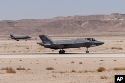 资料照片: 2021年10月24日以色列奥夫达空军基地F-35战机