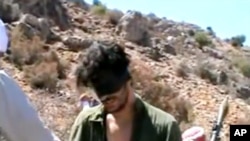 آستین تایس، روزنامه‌نگار آمریکایی در سوریه، در تصویری برگرفته از یوتیوب - تایس در مرداد ۱۳۹۱ ( اوت )۲۰۱۲ ناپدید شد