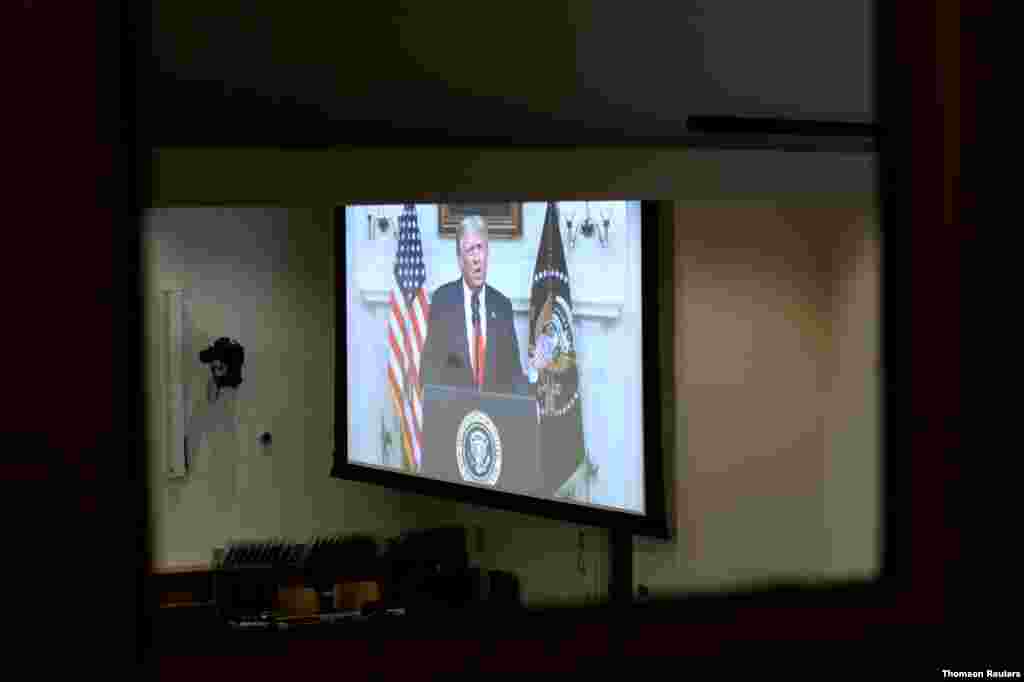 뉴욕 유엔 본부 회의장 화면에 도널드 트럼프 미국 대통령의 화상 기조연설이 나오고 있다. 올해 75차 유엔총회는 신종 코로나바이러스 사태의 영향으로 각국 대표 기조연설이 화상으로 진행된다.