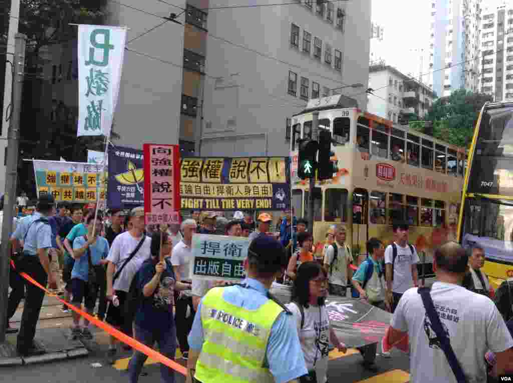 香港泛民多个政党和团体周六声援铜锣湾书店店长林荣基（美国之音海彦拍摄）