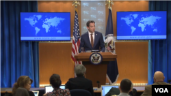 美国国务院副发言人罗伯特·帕拉迪诺在记者会上 （资料照片）