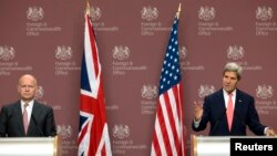 9일 존 케리 미국 국무장관(오른쪽)이 영국 런던에서 윌리엄 헤이그 영국 외무장관과 공동 기자회견을 가졌다.