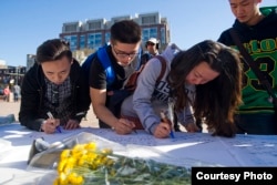 波士顿大学学生纪念吕令子(波士顿大学网站)