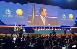 국제형사경찰기구 인터폴 총재에 선출된 김종양 선임 부총재가 21일 아랍에미리트 두바이에서 열린 총회에서 연설하고 있다.