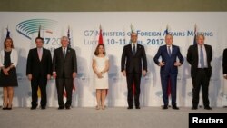 11일 이탈리아 루카에서 G7 외교장관 회의에 참석한 대표들이 기념 사진 촬영을 하고 있다.