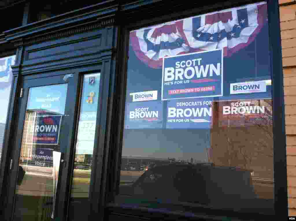 11月6日这天，美国人除了选举正副总统，还要选举国会众议员、部分国会参议员和大批州和地方官员。这是波士顿的麻萨诸塞州国会参议员斯科特•布朗竞选连任的总部办公室。(美国之音杨晨拍摄)