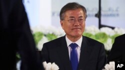 Moon Jae-in lors d'un repas à Dubaï, le 27 mars 2018
