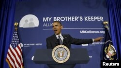 Predsednik Obama govori na Leman koledžu u Njujorku 4. maja 2015. o inicijativi "Čuvar mog brata".