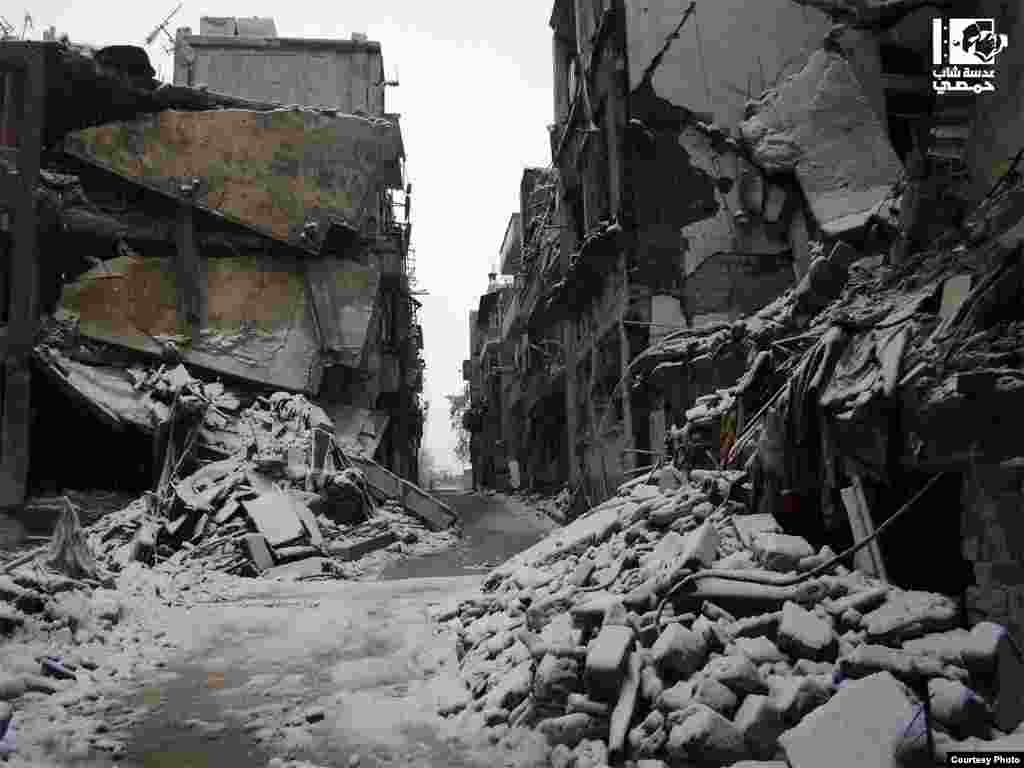 Đoàn đua xe đạp thi đấu trong chặng 16 dài 237.5km của giải đua xe đạp Tour de France giữa Carcassonne và Bagnères-de-Luchon, Pháp