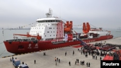 中国破冰船“雪龙号”。