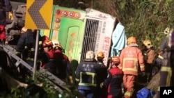 肇事的蝶恋花旅行社大巴车祸现场。