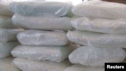 美国执法当局2019年在美墨边境截获的粉末状芬太尼和甲基安非他命。