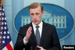 资料照片：美国国家安全顾问沙利文在白宫记者会上对记者讲话。(2022年7月11日)