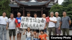 声援炎黄春秋的活动向中国其它省市蔓延。图为湖南公民声援炎黄春秋（网友提供）