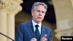 资料照片：美国国务卿布林肯在加州斯坦福大学回答媒体提问。(2022年10月17日)