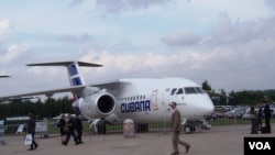 2013年莫斯科航展上乌克兰向古巴出口的安-158客机。乌克兰不防备中国，向中国提供了许多军工核心科技。(美国之音白桦拍摄)