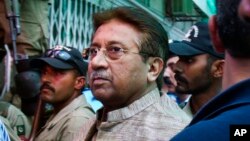 Pakistan's former President and military ruler Pervez Musharraf arrives at an anti-terrorism court in Islamabad, Pakistan, Apr. 20, 2013. 