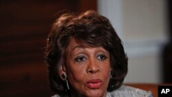 Depite Demokrat eta Kalifòni an, Maxine Waters, nan Capitol Hill, Washington, 23 mas 2017. 