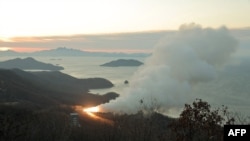 朝鲜官方媒体2023年11月15日公布画面称已成功测试了为中程弹道导弹设计的新型固体燃料发动机。