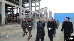 김정은 북한 국무위원장이 7일 순천 린비료 공장을 현지지도했다고 관영 '조선중앙통신'이 전했다.