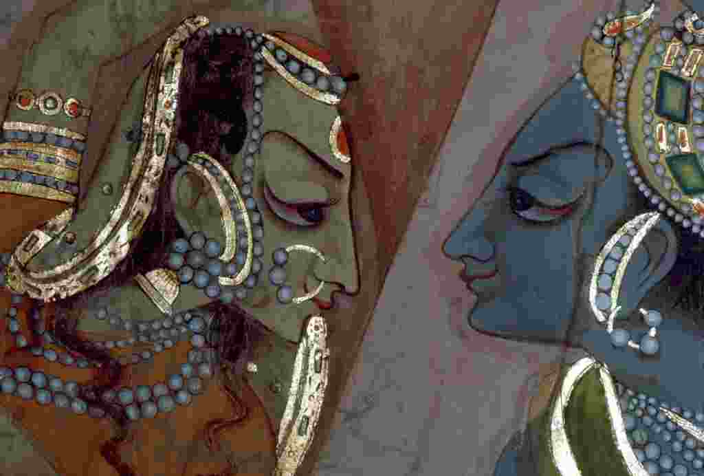 პირველი კოცნა ტილოზე - დათარიღებულია დაახლოებით ძველი წელთაღრიცხვით 1500წ. სიმღერის ტექსტის მიუხედავად. კოცნა ყოველთვის კოცნა არ არის. კოცნა შეიძლება იყოს პოლიტიკური, მათ შორის ქვეყნების მეთაურებს შორის, კოცნა შესაძლოა გახდეს სიმბოლური თუ ის ფილმშია გადაღებული. კოცნის შესახებ ადრეული წერილობითი ცნობები გვხვდება სანსკრიტით დაწერილ ეპოსში, ძველი წელთაღრიცხვით დათარიღებულ ინდურ და ინდუისტურ ლიტერატურაში. ეს ტილო შექმნილია მეოთხე საუკუნეში და ის დასათაურებულია &bdquo;პირი პირთან მომიტანა და გამოსცა ხმა, რომელიც მე მესიამოვნა&ldquo;