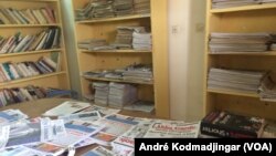 Pas de journaux dans la rue à N'Djamena, au Tchad, le 19 février 2018. (VOA/André Kodmadjingar)
