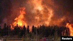 በካናዳ አልበርታ ግዛት ፎርት መክመሪ የተነሳው ሰደድ እሳት