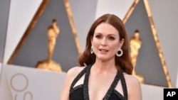 خانم مور ۵۶ ساله، از برندگان اسکار است. 