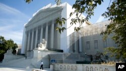 نمای بیرونی دیوان عالی ایالات متحده آمریکا