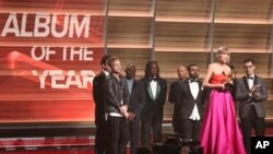 تیلور سویفت، جایزه گرمی دریافت کرد