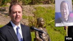 众议员谢安达纪念中国慰安妇李秀梅（美国之音记者国符拍摄）