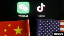 美中国旗、TikTok和WeChat的徽标