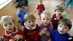 Anak-anak yatim piatu yang dirawat di sebuah rumah sakit di Rusia. (Foto: Dok)